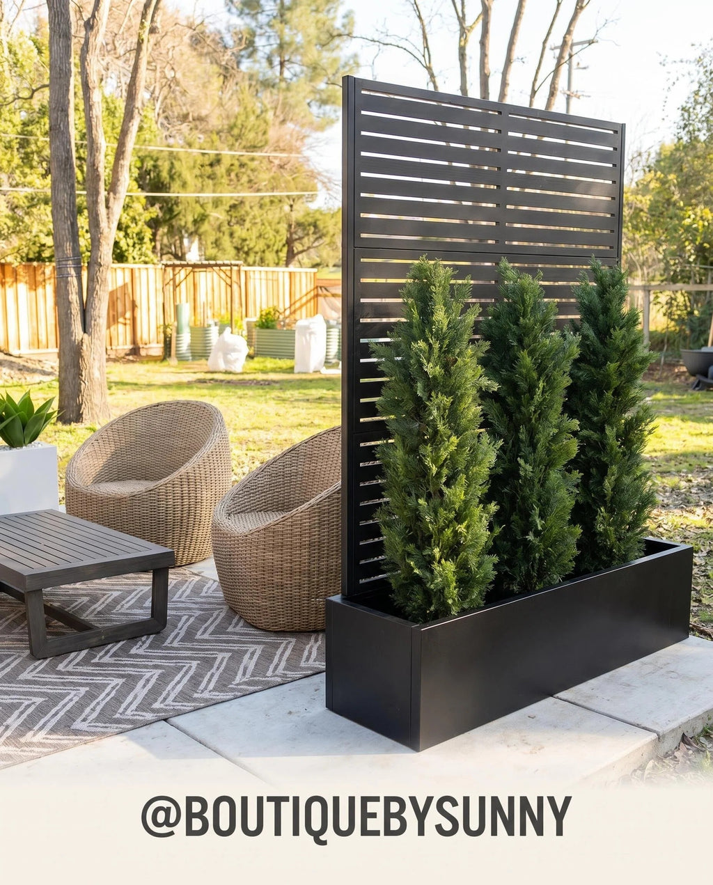 All-in-One Garden Planter & Privacy Screen Outdoor Space Partition Fence