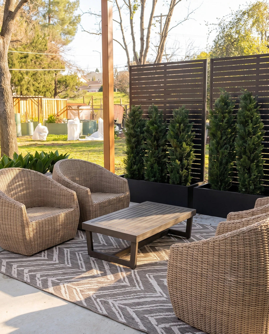 All-in-One Garden Planter & Privacy Screen Outdoor Space Partition Fence
