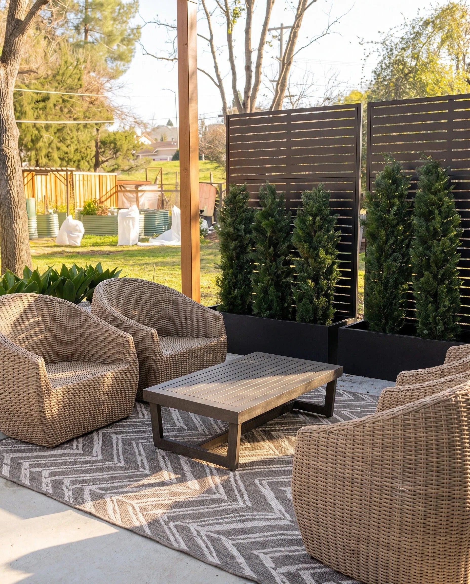 All-in-One Garden Planter & Privacy Screen Outdoor Space Partition Fence